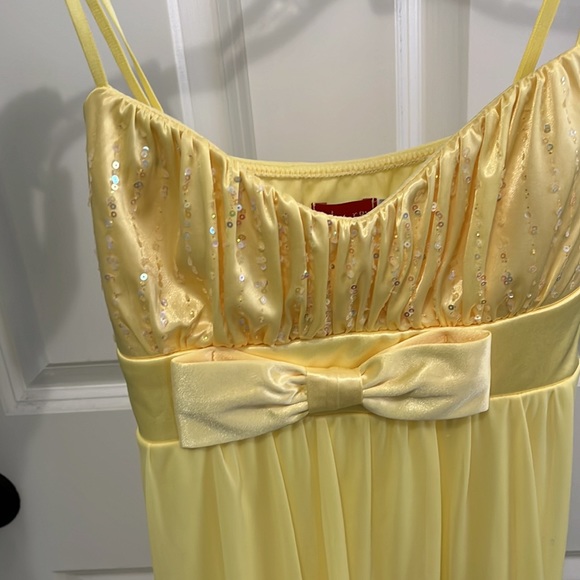 Yellow formal dress - Picture 2 of 6